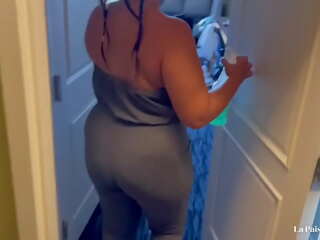 Colombian housekeeper tricked to clean room and suck dick&excl; La Paisa gets cream pie