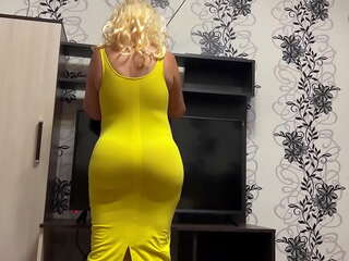 Stepmom in a tight dress with a big ass turns on anal dirty movie