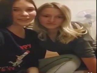 [Periscope] Ukrainian teen girls practice spooning