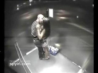 Couple having xxx movie on Hotel Elevator get caught on Hidden Camera
